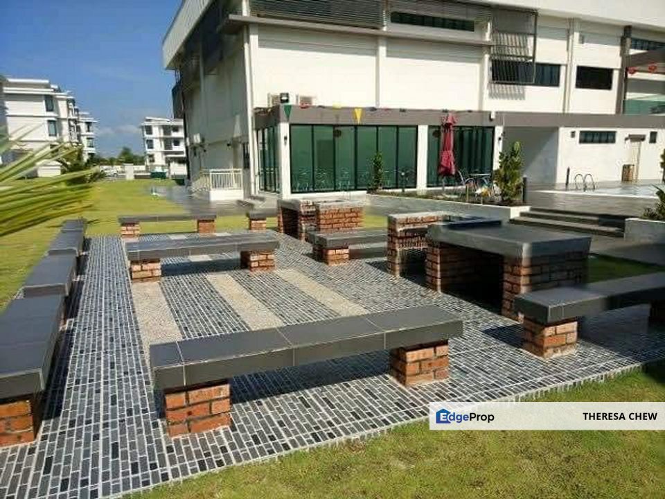 Meadow Park Town Villa: 4-Bedroom with En-Suite Bathroom, Perak, Kampar