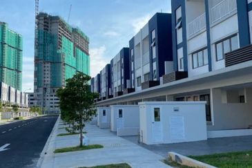 Ayden Townhouse Warisan Puteri