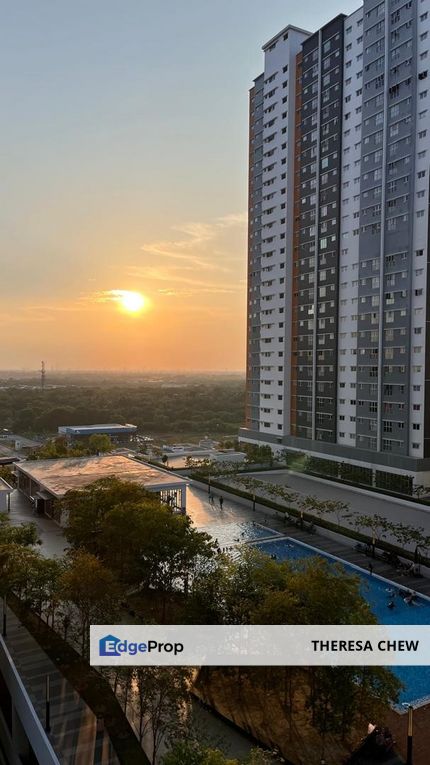 Alanis Residence 3-Room Pool View Apartment, Selangor, Sepang