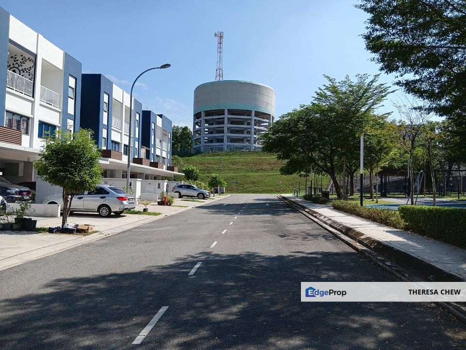 Spacious Lower Unit in Ayden Townhouse for Rent, Selangor, Sepang