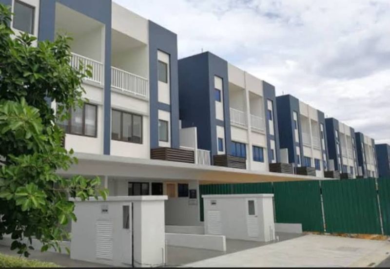 Ayden Townhouse Warisan Puteri