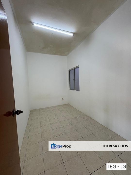 Bayu Villa Klang Bayu Perdana Basic Unit With 3 Bedrooms And Balcony, Selangor, Klang