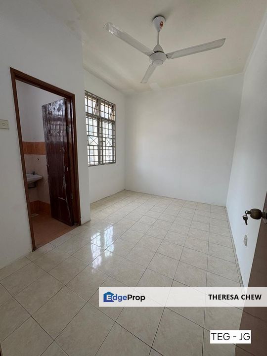 Bayu Villa Klang Bayu Perdana Basic Unit With 3 Bedrooms And Balcony, Selangor, Klang