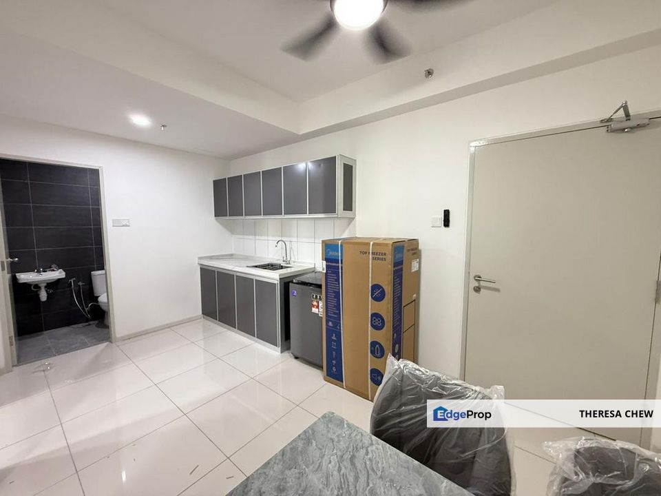 Horizon Suites Dengkil 2 Partitioned Rooms Furnished Without TV, Selangor, Dengkil