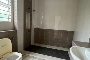 Jalan Setia Indah U13/12F