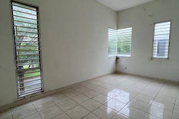 Jalan Setia Indah U13/12F