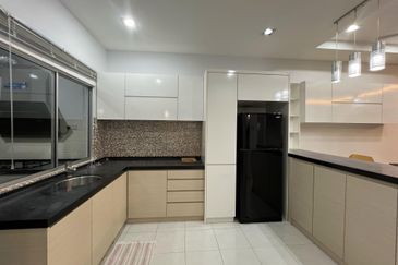 Jalan Setia Indah U13/11P