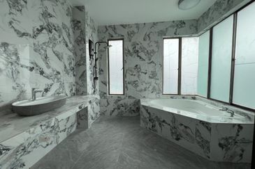 Aman Perdana Bungalow double storey for Sale