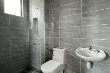 Aman Perdana Bungalow double storey for Sale