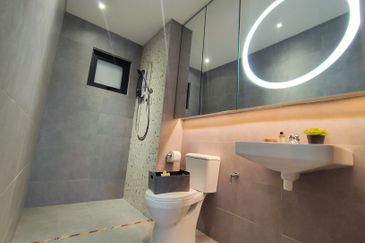 New Sky View Condo Beside LRT | Low Density Nice Facility