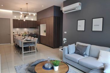 Freehold Condo Low Dense With Sky Deck @ Level 48