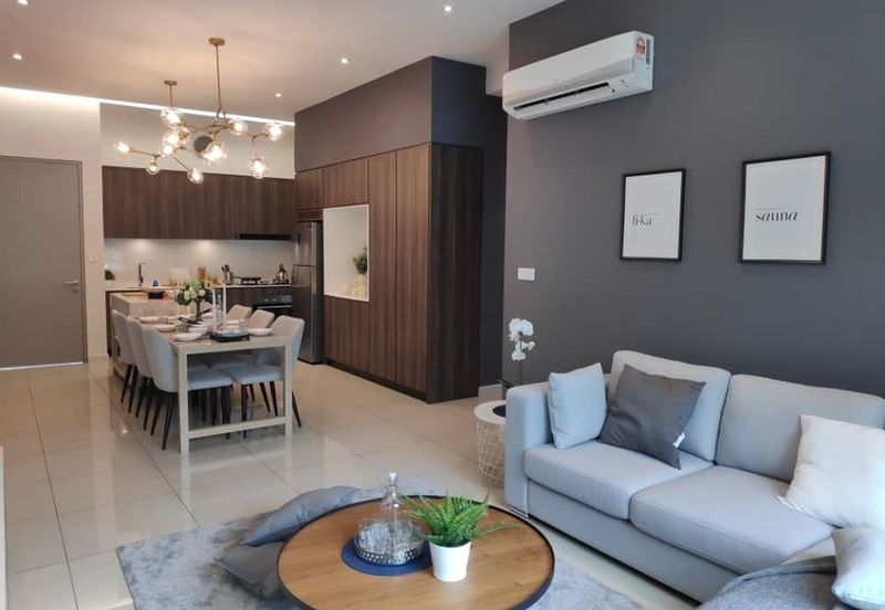 Freehold Condo Low Dense With Sky Deck @ Level 48