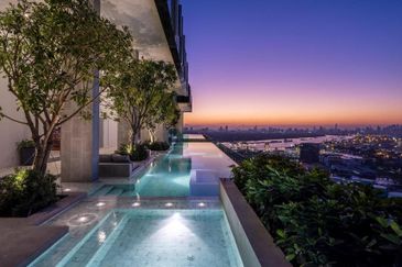 TRX shot walk to mrt lrt mall Freehold fully furnish