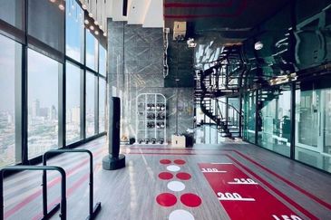 TRX shot walk to mrt lrt mall Freehold fully furnish