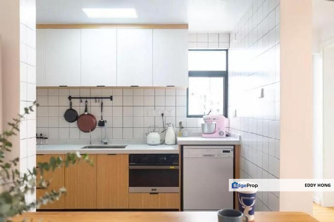 Nearby to 3 Lrt, 250m Covered Walkway to New Lrt Line 3, Very Cheap, Selangor, Petaling Jaya