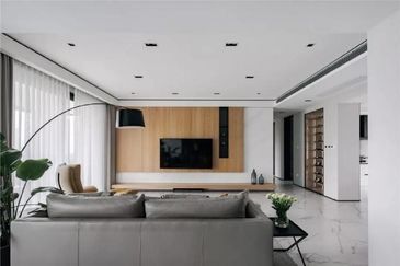 Prime Location. Walking distance to shopping mall and lrt station