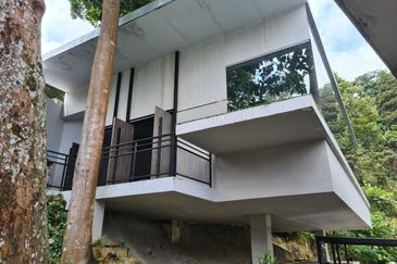 A magnificent villa in Tanarimba Janda Baik for sale