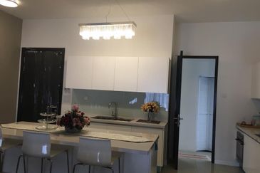 16 Quartz Melawati Condominium