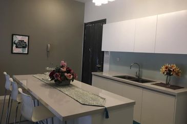 16 Quartz Melawati Condominium