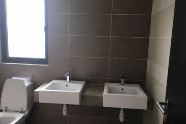 16 Quartz Melawati Condominium