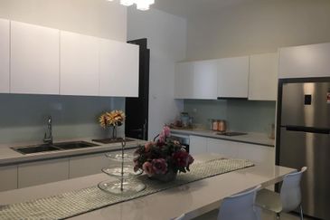 16 Quartz Melawati Condominium