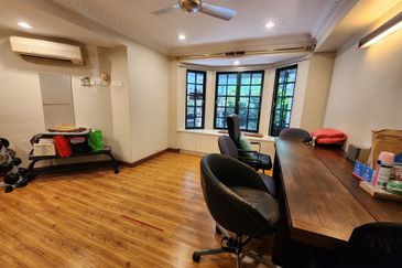 SS3 Double Storey Extended and Improved Semi Detached House