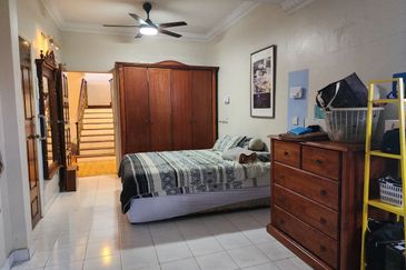 SS3 Double Storey Extended and Improved Semi Detached House