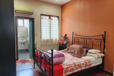 Bukit Jelutong 2 storey superlink house for sale