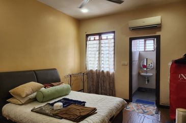 Bukit Jelutong 2 storey superlink house for sale