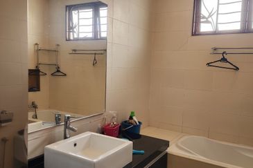 Bukit Jelutong 2 storey superlink house for sale