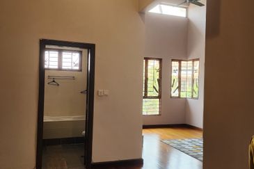 Bukit Jelutong 2 storey superlink house for sale