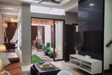 Bukit Jelutong 2 storey superlink house for sale