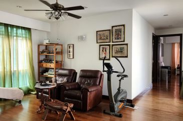 Corner lot 2 storey Bungalow in Kemensah for sale