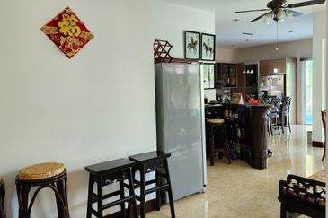 Corner lot 2 storey Bungalow in Kemensah for sale