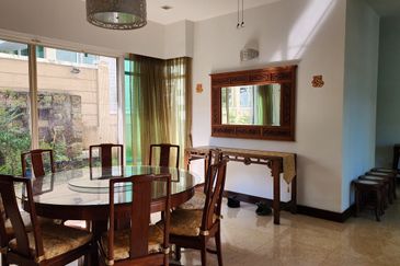 Corner lot 2 storey Bungalow in Kemensah for sale