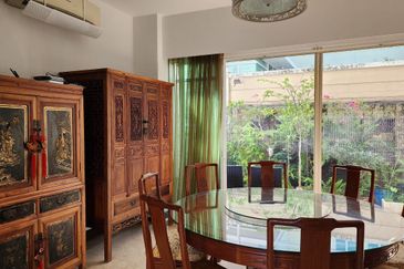 Corner lot 2 storey Bungalow in Kemensah for sale