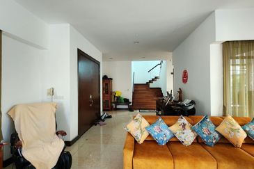 Corner lot 2 storey Bungalow in Kemensah for sale