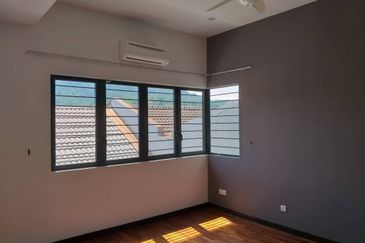 Stunning 2.5-Storey Link Intermediate Home in Taman Melawati