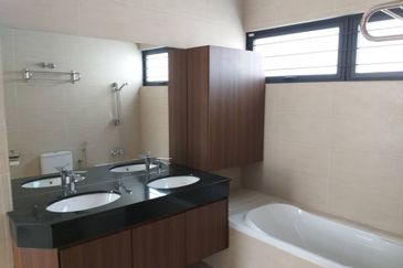 Stunning 2.5-Storey Link Intermediate Home in Taman Melawati