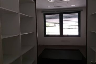 Stunning 2.5-Storey Link Intermediate Home in Taman Melawati