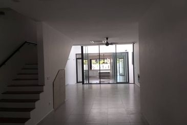 Stunning 2.5-Storey Link Intermediate Home in Taman Melawati