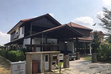 Glenmarie Cove Residence