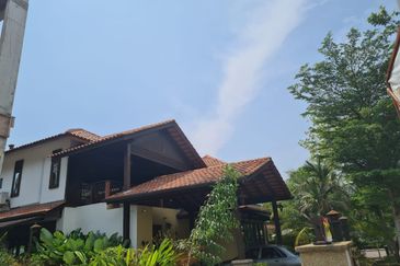 Glenmarie Cove Residence