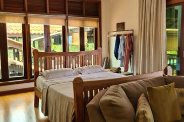 Glenmarie Cove Residence