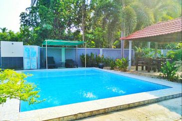  Villa Resort dan Kolam Renang  Wakaf Baru