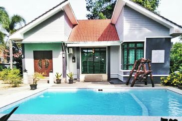  Villa Resort dan Kolam Renang  Wakaf Baru