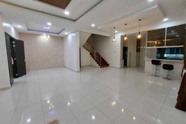 MYDiva, Perdana Lakeview East