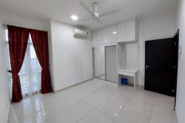 MYDiva, Perdana Lakeview East