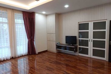 MYDiva, Perdana Lakeview East