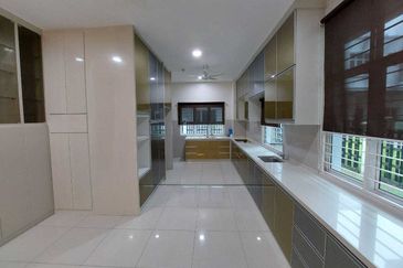 MYDiva, Perdana Lakeview East